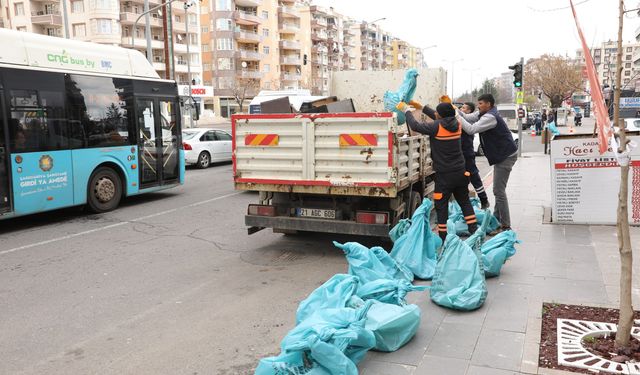 Diyarbakır’da yağmur suyu hattı mazgallarından 270 ton atık çıktı