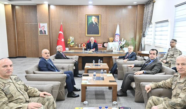 Diyarbakır Valisi Zorluoğlu sahada