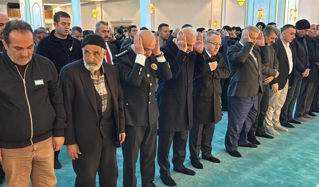 Diyarbakır’da Polis Haftası’nda birlik tablosu: Aynı saf’ta namaz