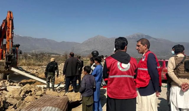 Askeri üsse intihar saldırısı: 24 ölü