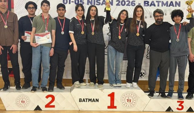 Diyarbakırlı öğrencilerden satrançta çifte başarı