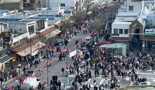 Diyarbakır’ın tarihi ilçesi hafta sonu dolup taştı