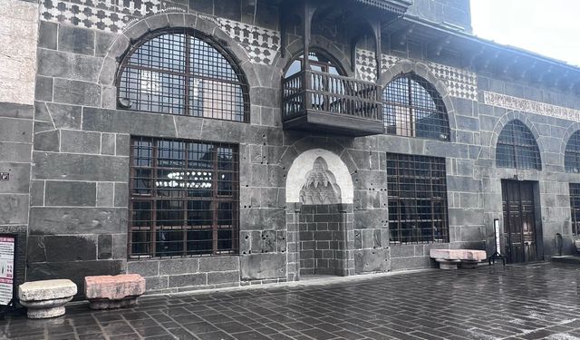 Diyarbakır Ulu Cami’de Restorasyon tepkisi: Bu görüntü tarihe yakışmıyor!