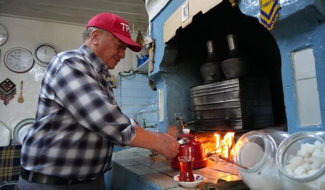 Çay parası sorulmuyor Çayın fiyatını müşteriler belirliyor