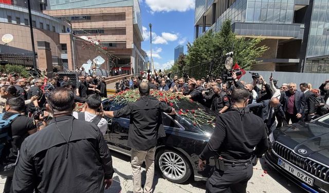Kılıçdaroğlu’na çiçekli karşılama