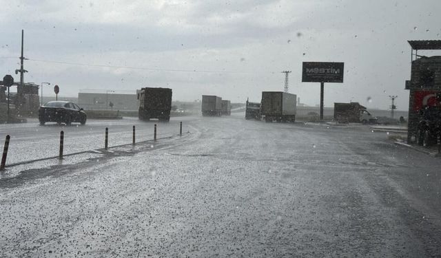 Diyarbakır’da dolu yağışı etkili oldu
