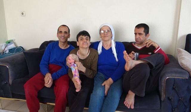 Ömrünü engelli evlatlarına adadı