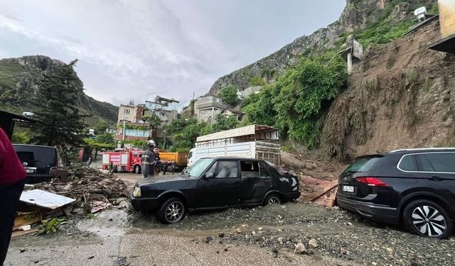 Hatay'da müstakil ev çöktü: Ölü ve yaralılar var