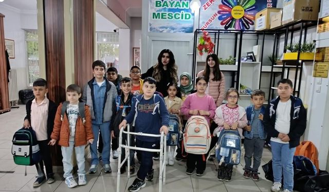 Diyarbakır’da öğrencilere kırtasiye desteği