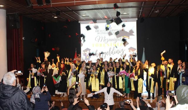 Dicle Üniversitesi İletişim Fakültesi yeni mezunlarını verdi