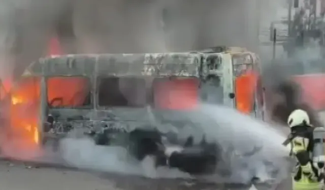 Diyarbakır’da öğrenci servisi seyir halindeyken alev aldı