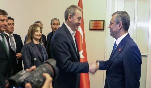DEM Parti heyeti TBMM’de Özgür Özel’le görüştü