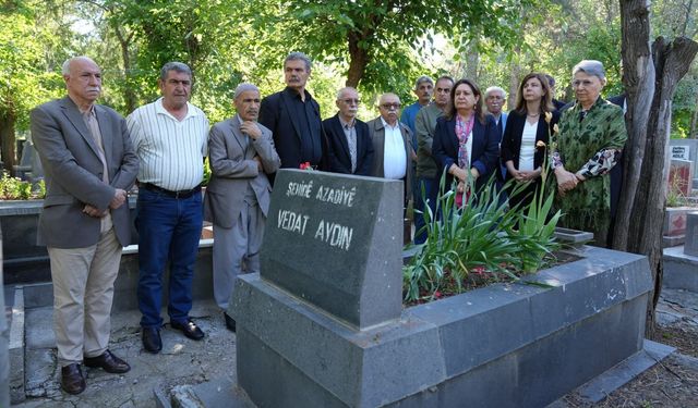 Diyarbakır Eşbaşkanı Bucak, Vedat Aydın’ın mezarını ziyaret etti