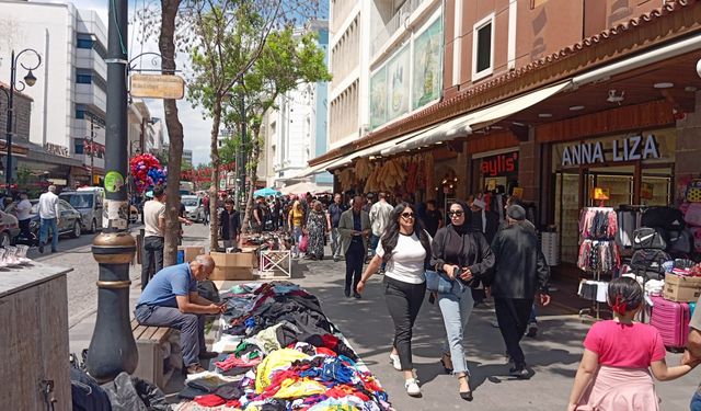Diyarbakır’da bayram telaşı çarşıları doldurdu