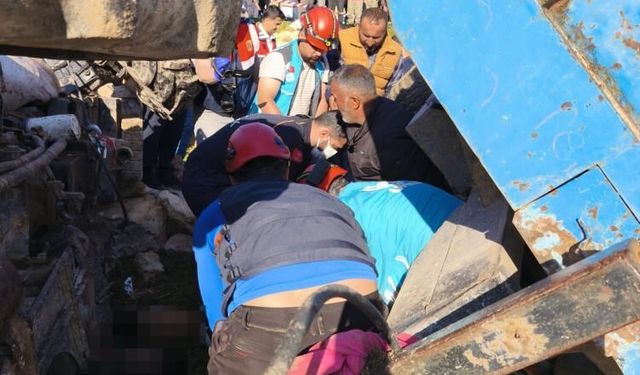 Devrilen traktörde 2 kişi hayatını kaybetti