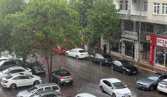 Diyarbakır’da sağanak hayatı felç etti