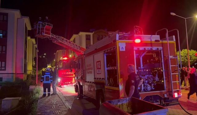 Korkutan yangında 4 kişi dumandan etkilendi