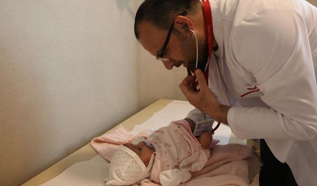 Yaşamaz denilen bebek Diyarbakır'da hayata tutundu