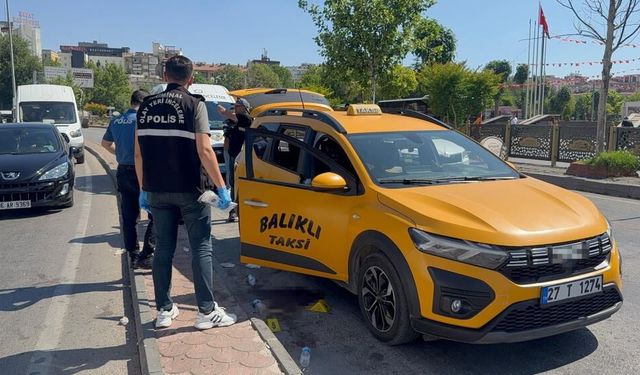 Taksi durağında bıçaklı kavga: 6 yaralı
