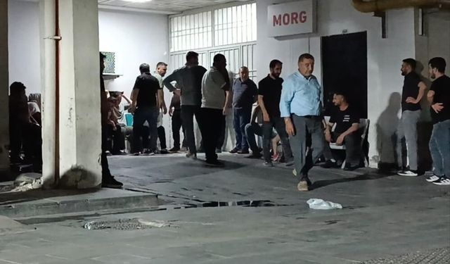 Otomobilin camından sarkan 19 yaşındaki genç öldü
