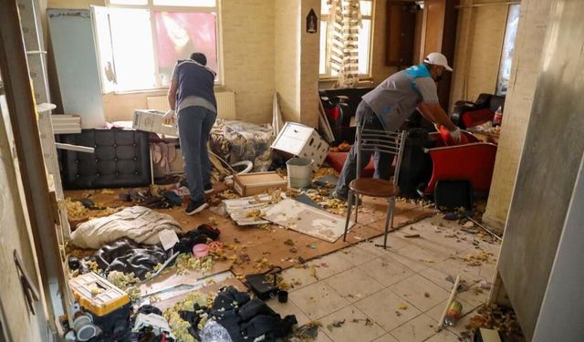 Diyarbakır’da şoke eden manzara: Bir evden 3 kamyon çöp çıktı