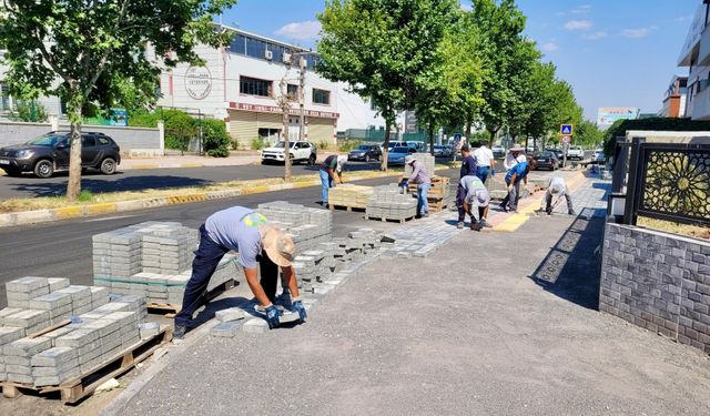 Diyarbakır Bağlar’da bozuk kaldırımlar onarılıyor