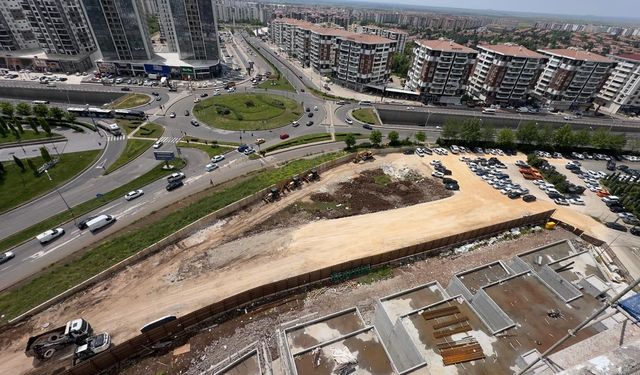 Diyarbakır’da 4 yıldır açılmayan servis yoluna tepki: Mahabad Bulvarı’nda sorular cevapsız