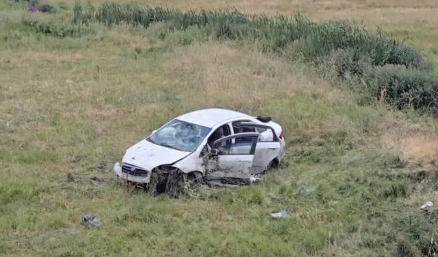 Bingöl'de kontrolden çıkan otomobil araziye uçtu