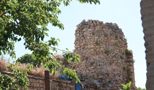 Diyarbakır'ın asırlık Boşat Kalesi tarihe tanıklık ediyor