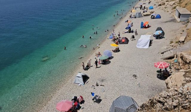 Bitlis Adilcevaz'da Ege’yi aratmayan plajlar