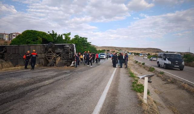 Kırıkkale'de yolcu otobüsü devrildi: 41 yaralı, 3'ünün durumu ağır