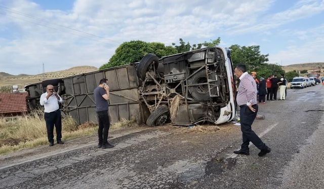 Kırıkkale'de yolcu otobüsü devrildi: 41 yaralı, 3'ünün durumu ağır