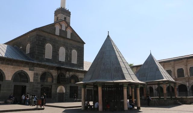 Diyarbakır’ı anlatan "Peygamberler Şehri Diyarbakır" kitabı raflarda