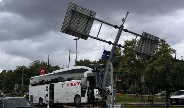İstanbul’da yolcu otobüsü kaza yaptı; 30 yaralı