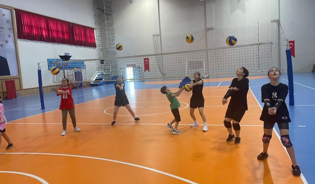 Diyarbakır'da Dicle Üniversitesi yaz spor okullarına yoğun ilgi