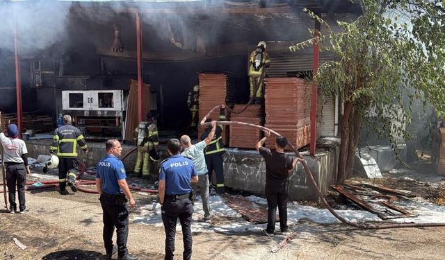 Diyarbakır'da marangoz atölyesinde yangın: Yaralılar var
