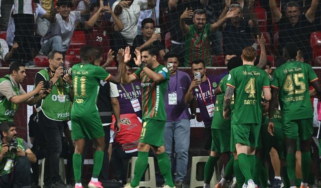 Amedspor’dan Süper Lig’e muhteşem başlangıç! Erzurumspor’u 3-0 devirdi, zirveye çıktı