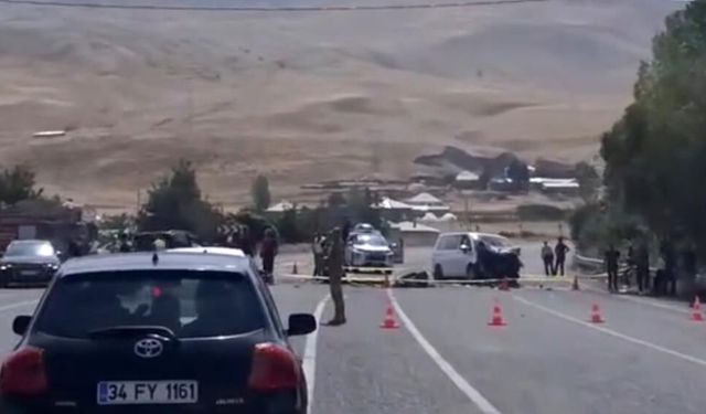Otomobiller kafa kafaya çarpıştı: Ölü ve yaralılar