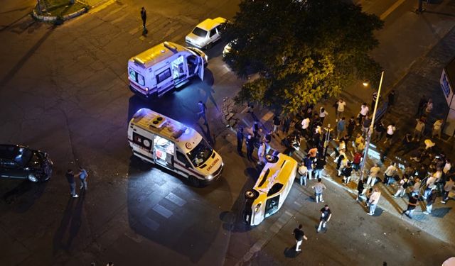 Diyarbakır’da otomobil ile hafif ticari araç çarpıştı; Yaralılar var