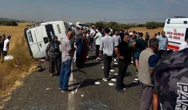 Diyarbakır’da yolcu minibüsü şarampole devrildi: Çok sayıda ölü ve yaralı var