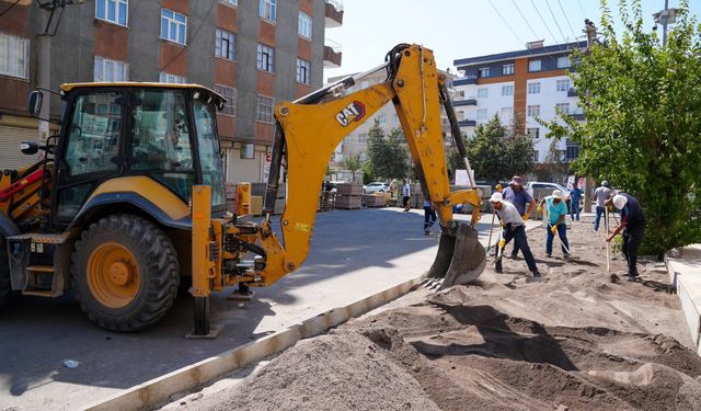 Diyarbakır’da kaldırımlar yenileniyor, metruk yapılar yıkılıyor