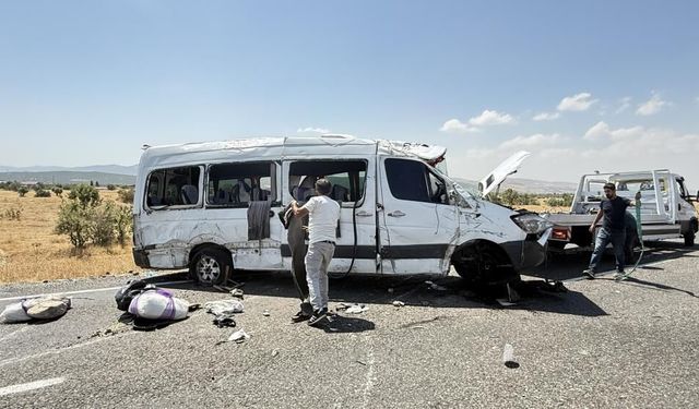 Diyarbakır’daki minibüs faciasında hayatını kaybeden 5 kişinin kimlikleri açıklandı