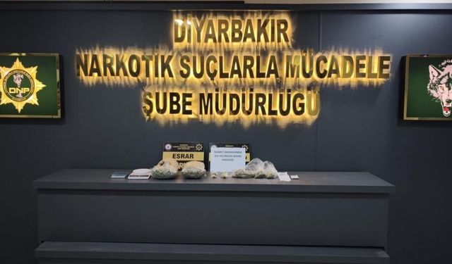Diyarbakır’da araç ve iki ikamete operasyon: Kilolarca uyuşturucu ele geçirildi