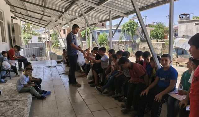 Diyarbakır’da öğrencilere yiyecek ikramı