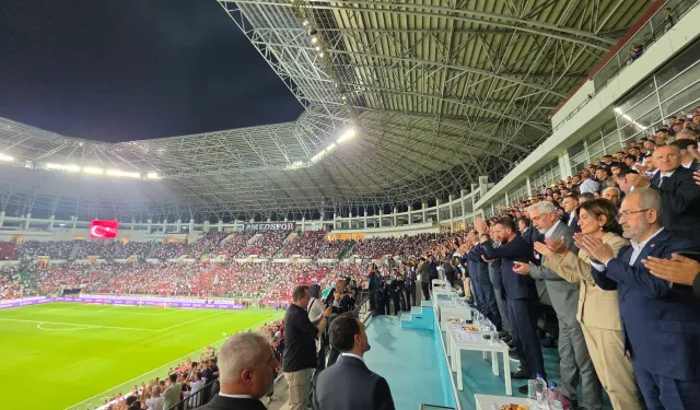 Diyarbakır’ın gurur gecesi: AK Parti milletvekillerinden Amedspor’a destek