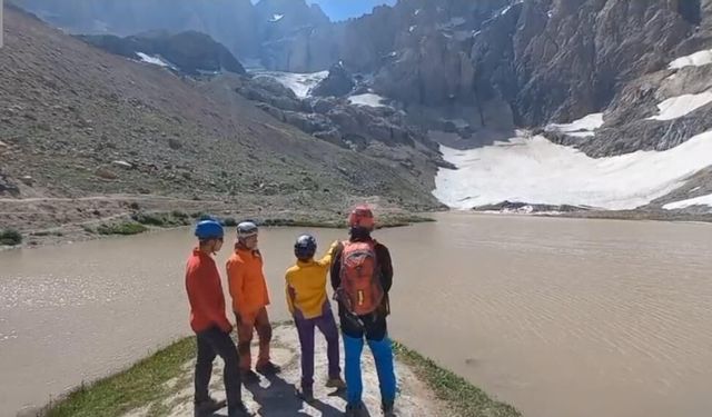 Hakkari'de dağcıların zorlu tatbikatı
