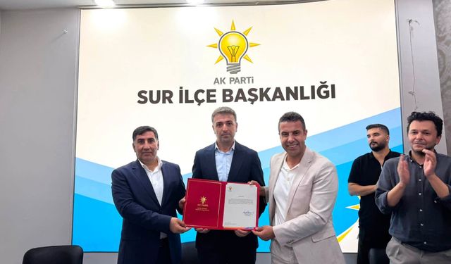 AK Parti Diyarbakır Sur’da bayrak değişimi