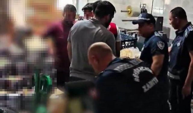 Gaziantep’te gıda skandalı: Tonlarca bozuk cips ve şekerleme yakalandı