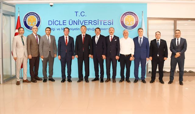 Dicle Üniversitesi’nde Türkiye-Kırgızistan iş birliği görüşmesi