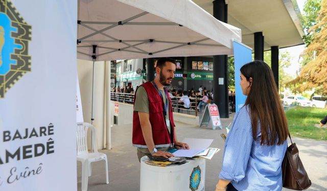Diyarbakır’da üniversite öğrencileri ‘Hoş geldin’ standında karşılanıyor